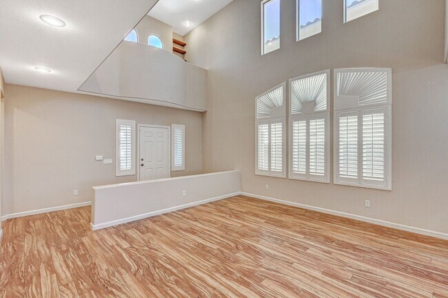 Building Photo - 10588 Isola Bella St