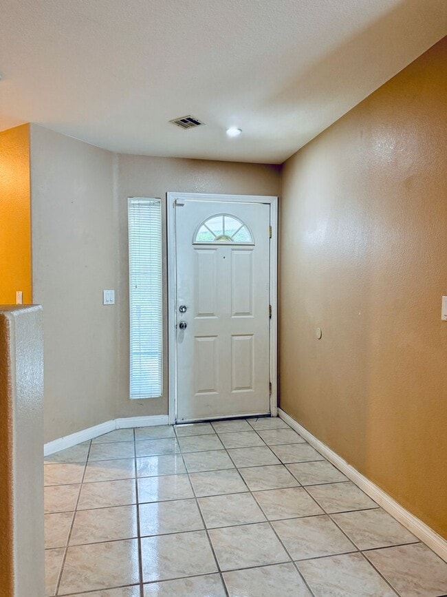 Building Photo - BEAUTIFUL 2 STORY TOWNHOME LOCATED IN THE SOUTHWEST!