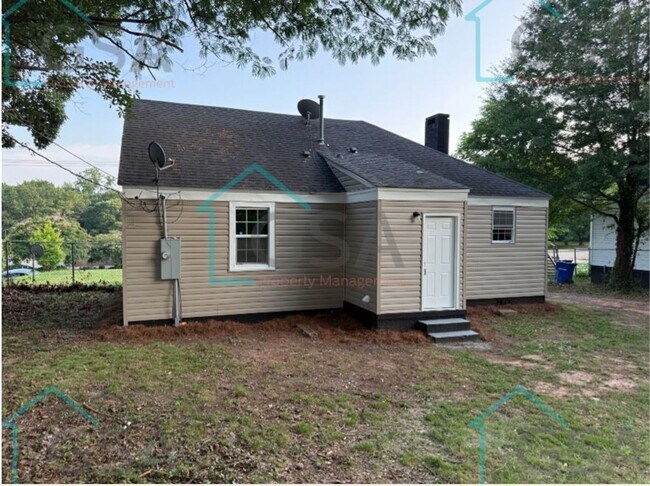 Building Photo - 3 Bedroom 2 Bathroom