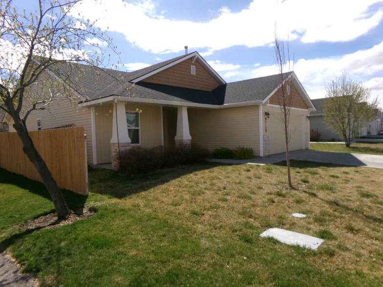 Building Photo - 9715 W Stonewood Dr