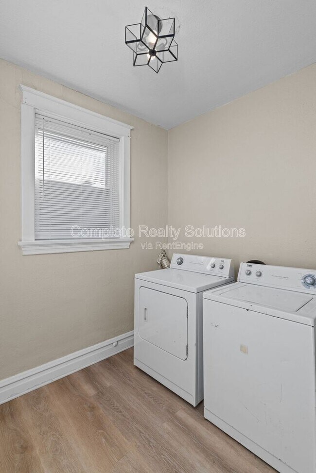 Building Photo - 4102 California Ave