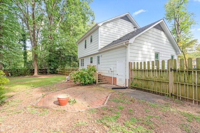 Building Photo - 3 Bedroom home in Coventry Woods!