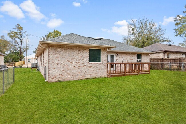 Building Photo - 1598 26th St