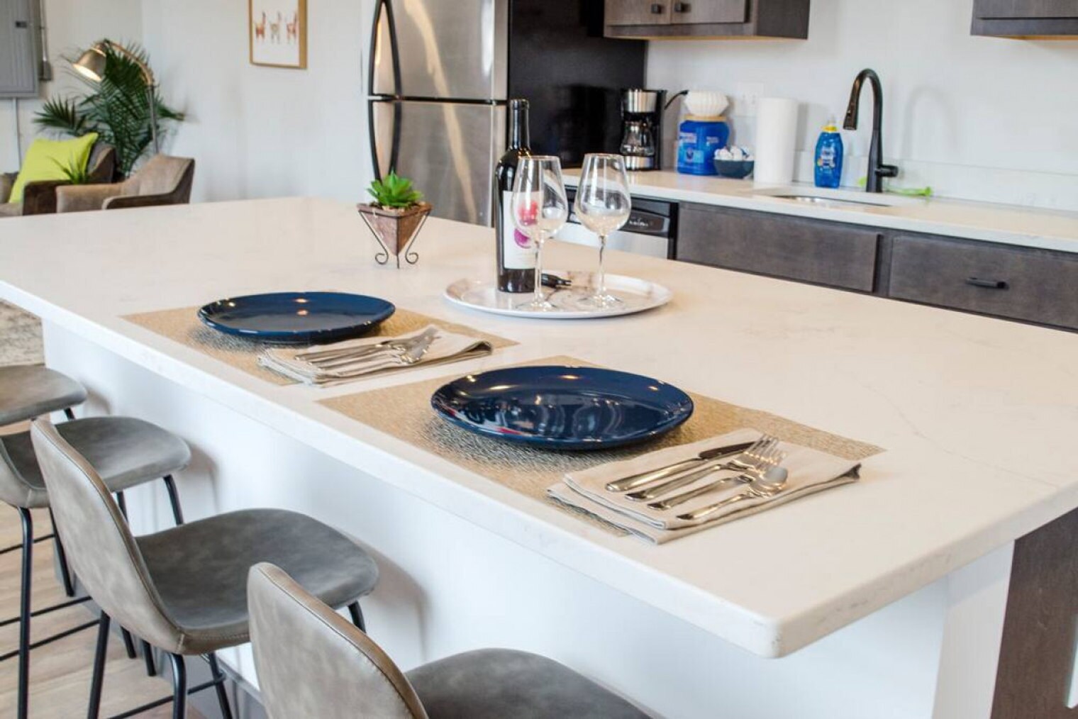 Building Photo - 1424 Pleasant St