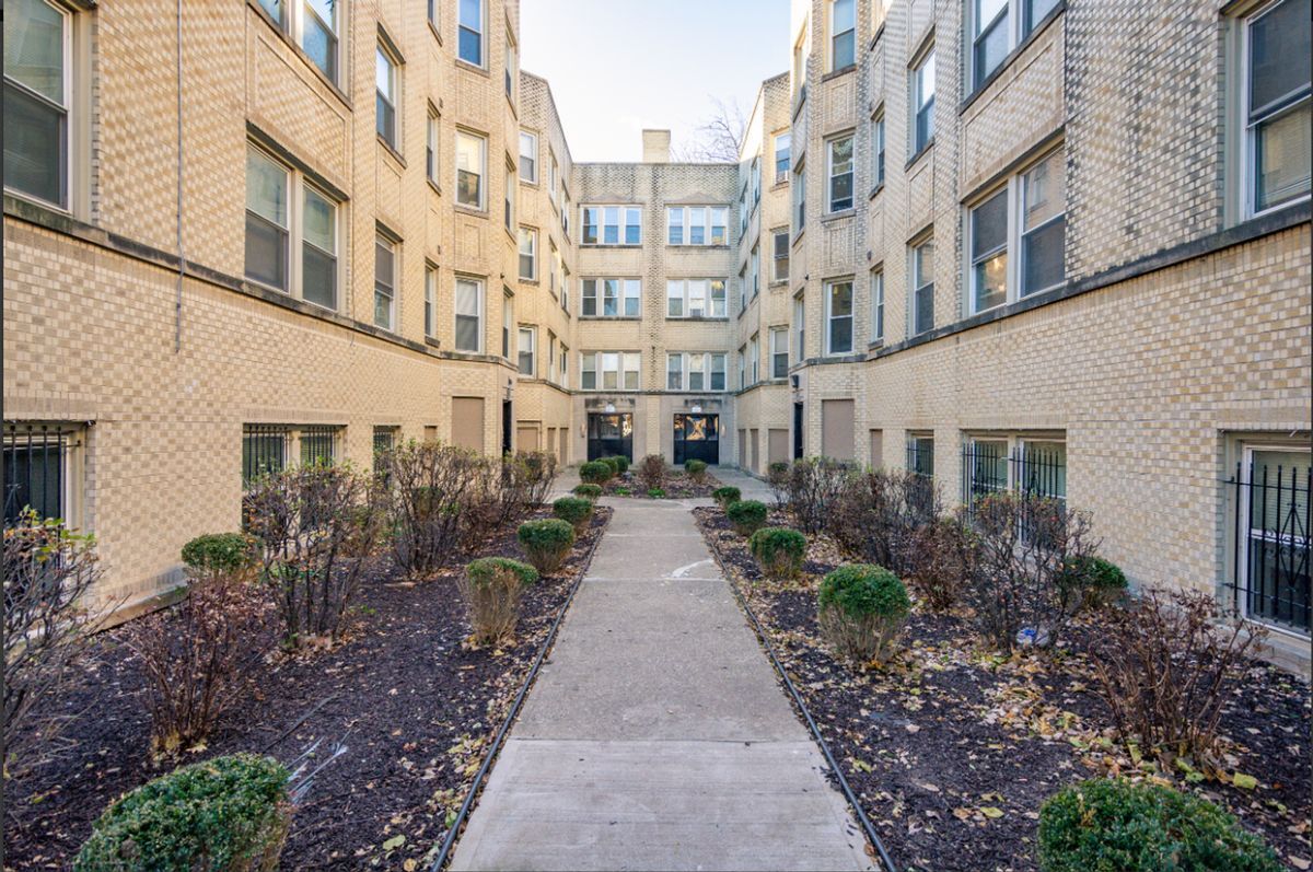 Building Photo - 1123 E 81st St