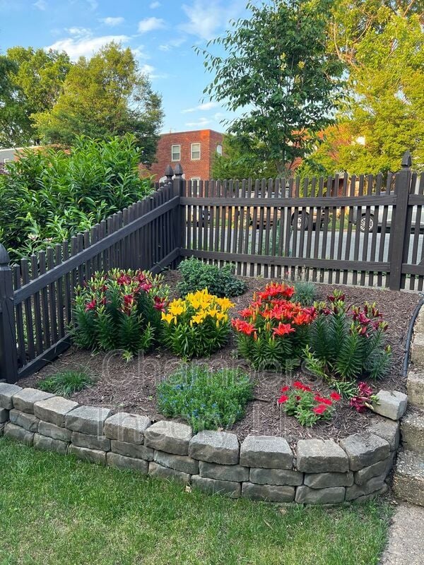 Building Photo - 629 S Henry St