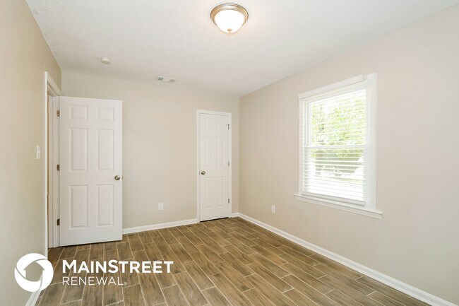 Building Photo - 8013 Hemby Wood Dr