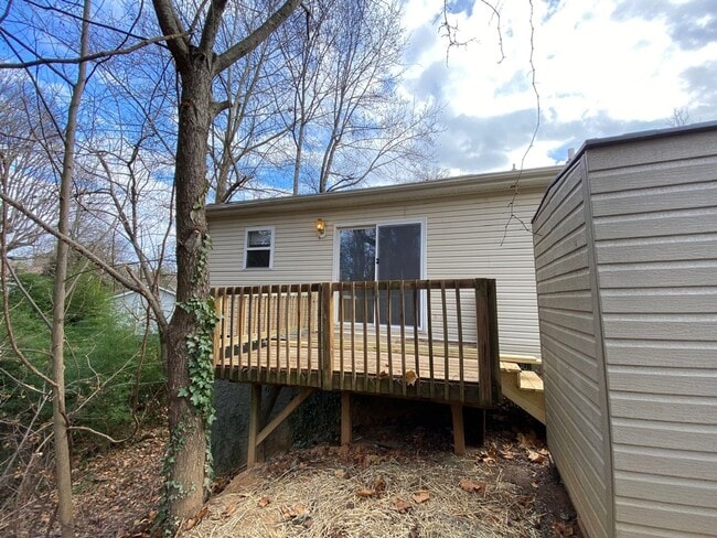 Building Photo - West Asheville - Recently Renovated 3-Bedroom home with large yard