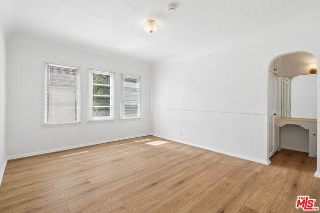 Building Photo - 9221 Alcott St