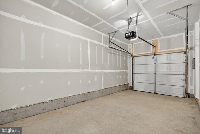 Building Photo - 37 Wisdom Ln