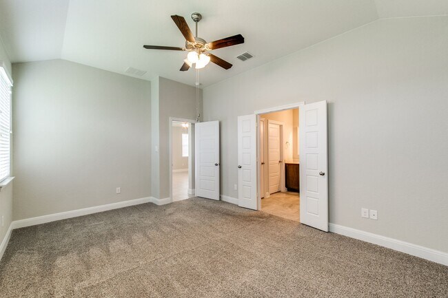 Building Photo - Waterford Park 3 Bed Single Story Home