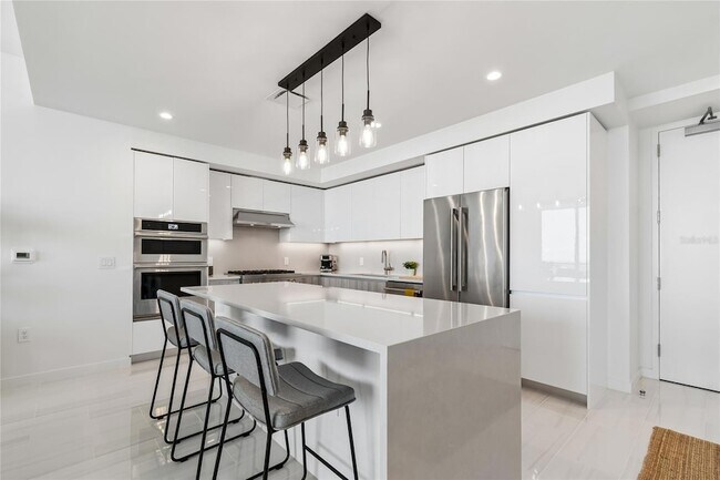 Building Photo - 400 Central Ave