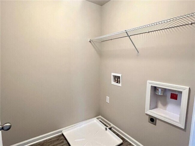 Building Photo - 110 Auburn Xing Wy