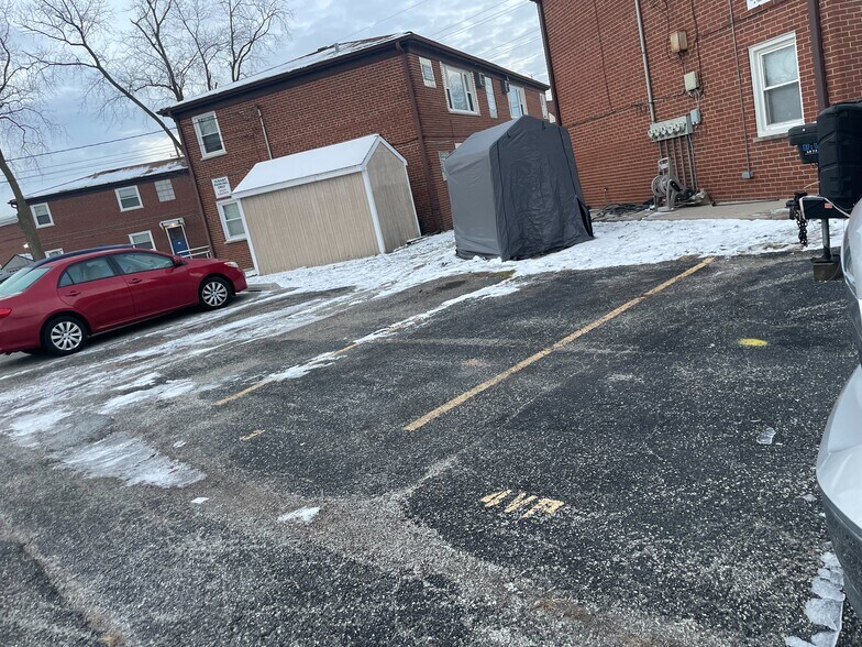 Parking area - 4423 Eberly Ave