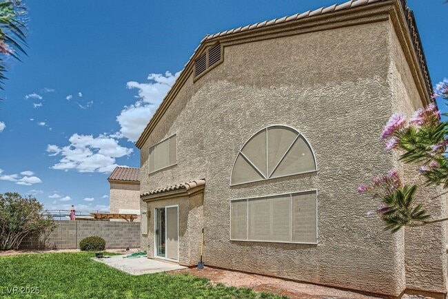 Building Photo - 591 Fox Chase St