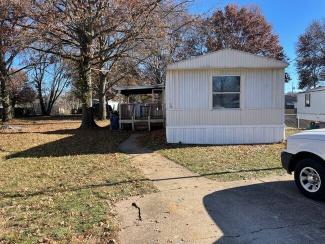 Building Photo - 10 Village Green Ct