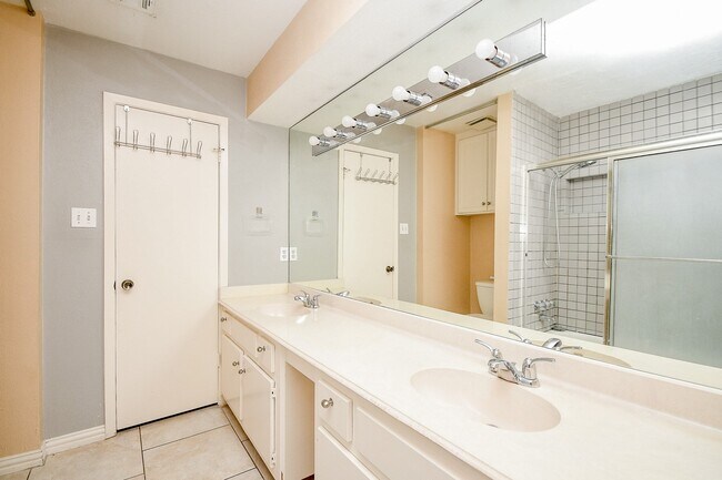 Building Photo - 7538 Quail Meadow Dr