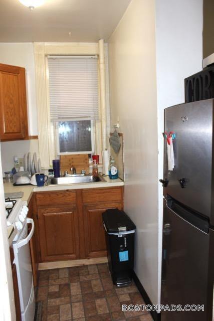 Building Photo - 463 Park Dr