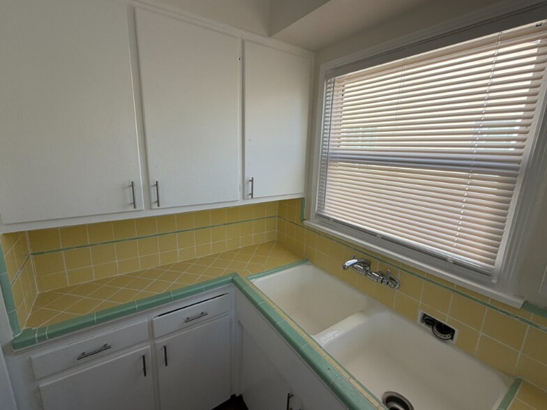 Building Photo - 1783 S Marvin Ave