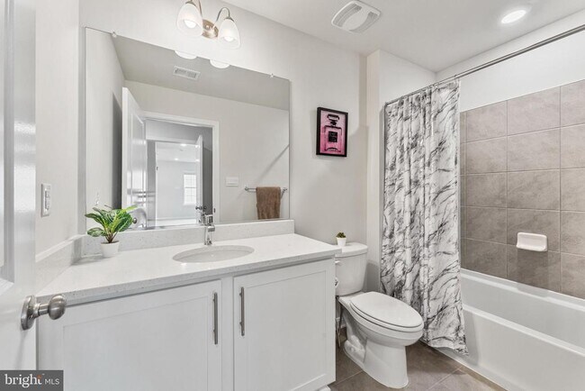 Building Photo - 493 Ensemble Wy