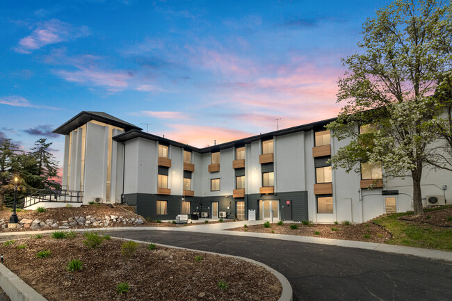 Building Photo - Renovated Apartment in Murray!