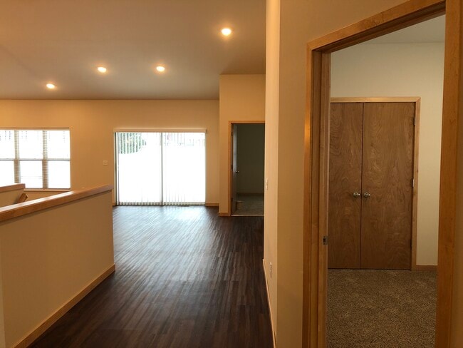 Building Photo - 1902 Tyrol Ter