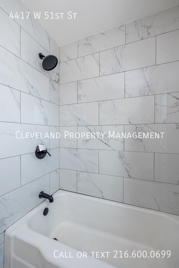 Building Photo - 4417 W 51st St