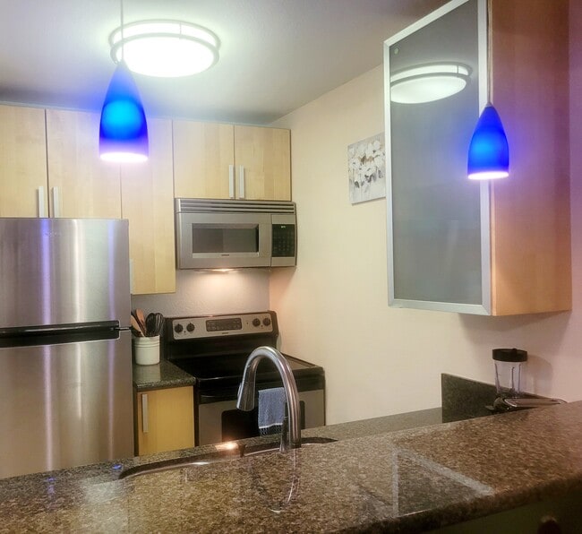 Full Kitchen - 1327 W 25th Ave