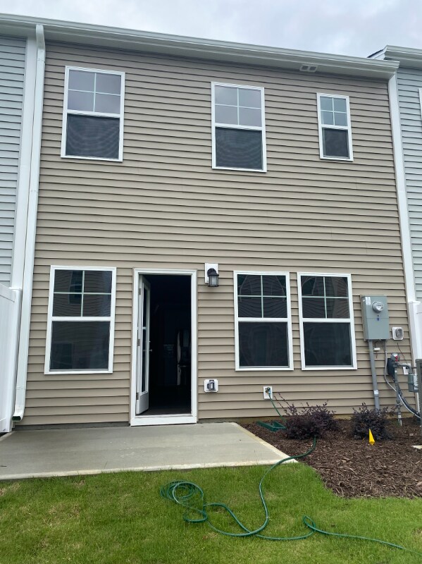 Building Photo - 251 Paramount Dr