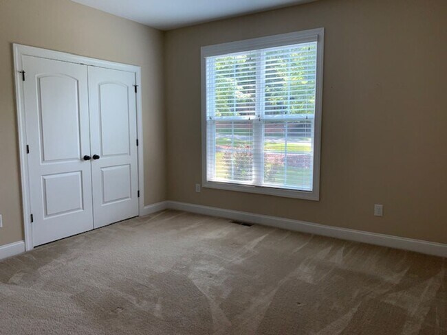 Building Photo - 2486 Golden Forest Dr