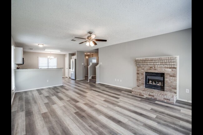 Building Photo - 624 Canyon Pl