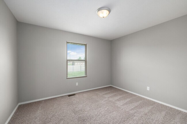 Building Photo - 5468 Yew St W
