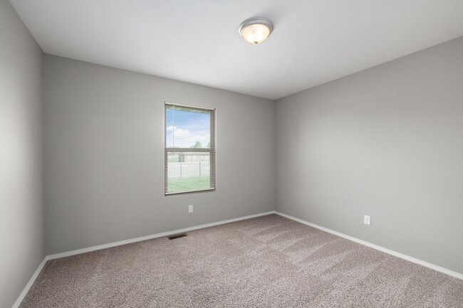 Building Photo - Beautiful 4 Bedroom Home in Willard School Districts