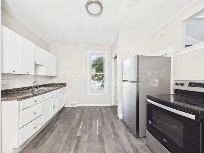 Building Photo - 525 Splitlog Ave