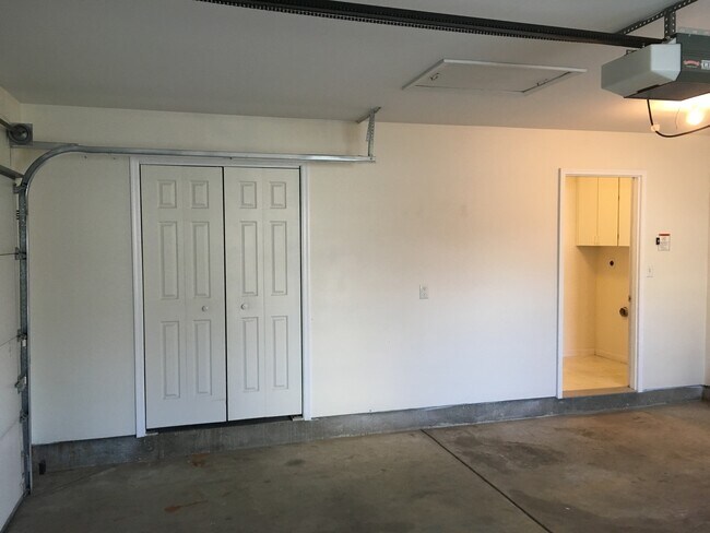 Building Photo - MFI Single Family, Heather Road