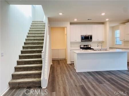 Building Photo - 5585 Valencia Dr