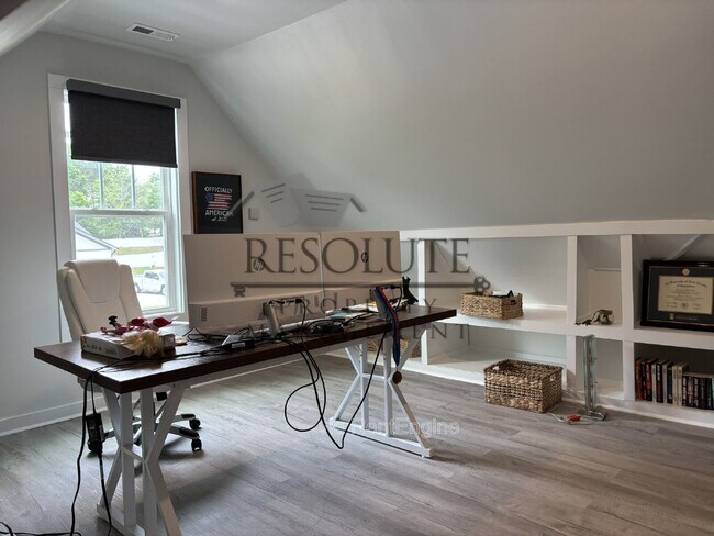 Building Photo - 60 Satinwing Ct