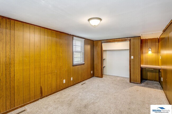 Building Photo - ***Showings starting 01/05/26***