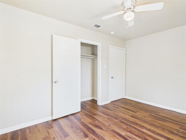 Building Photo - 1411 Kamar Dr