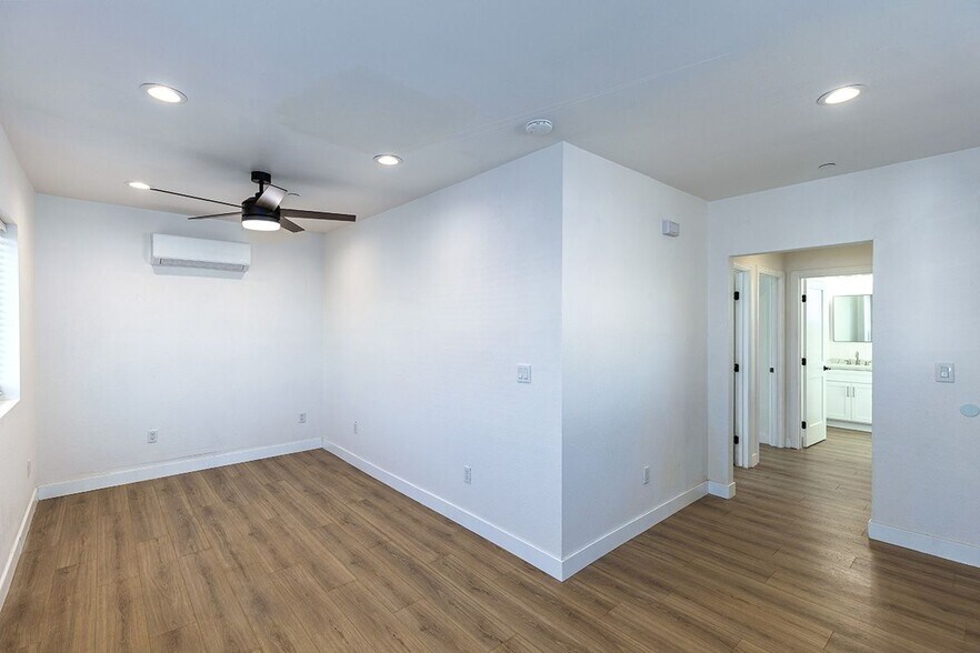 Building Photo - 2013 Walnut