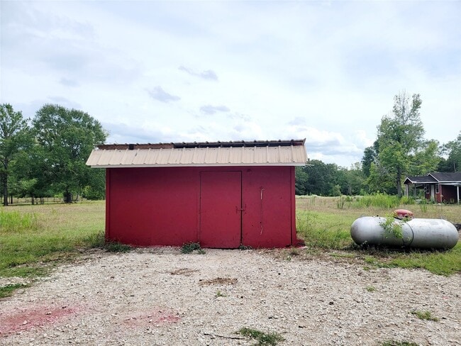 Building Photo - 15590 Magnolia Park