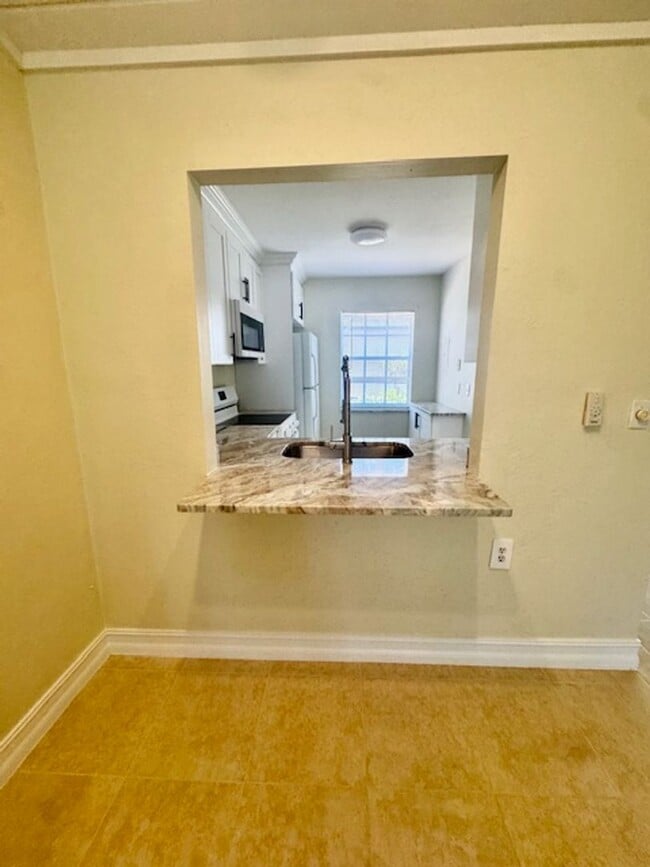 Building Photo - 2 bedroom 2 bathroom unfurnished annual