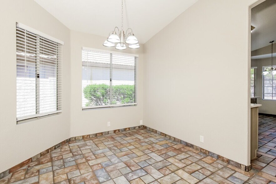 Building Photo - 1310 N Blackstone Dr
