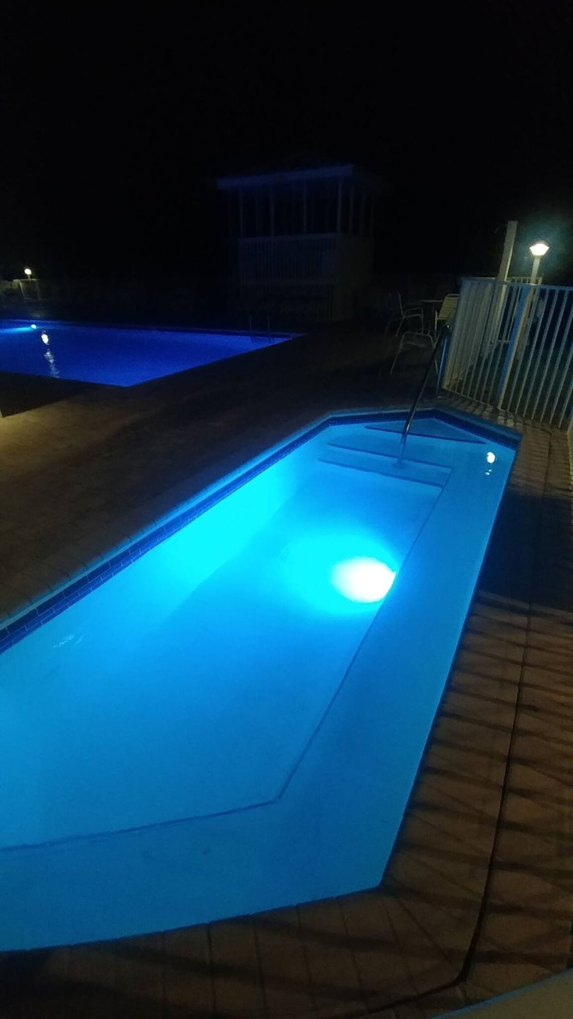 Building Photo - 8600 Ridgewood Ave