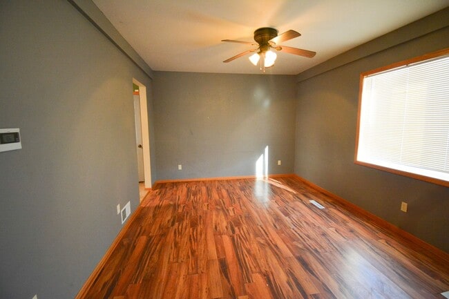 Building Photo - Beautifully updated home in prime downtown location!