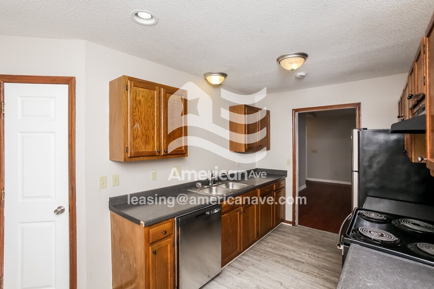 Building Photo - 128 Winslow Way