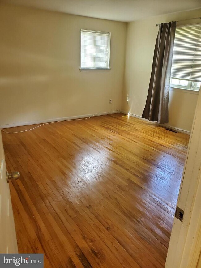 Building Photo - 10 Binford Ln