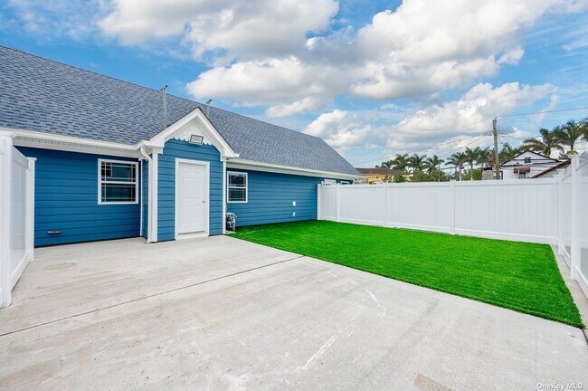 Building Photo - 40 Kildare Rd