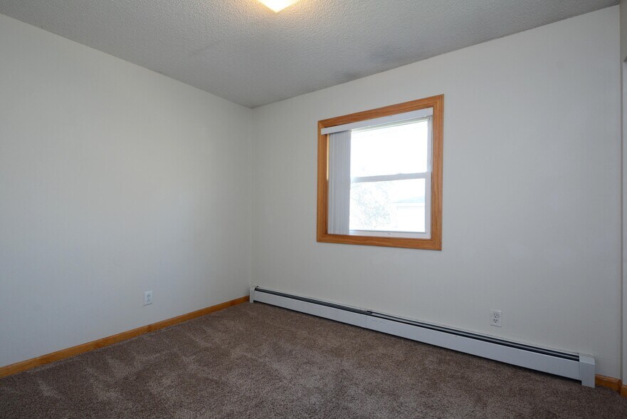 Building Photo - 2105 Hillview Road