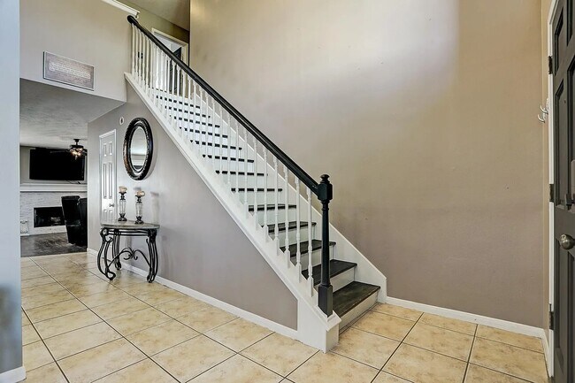 Building Photo - 3005 Wood Hollow Dr